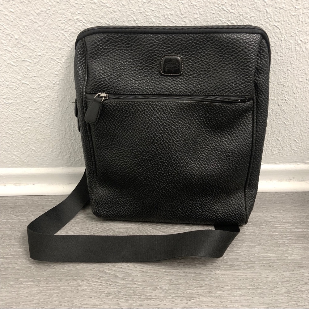 Brics Black Pebbled Leather Mens Crossbody Bag